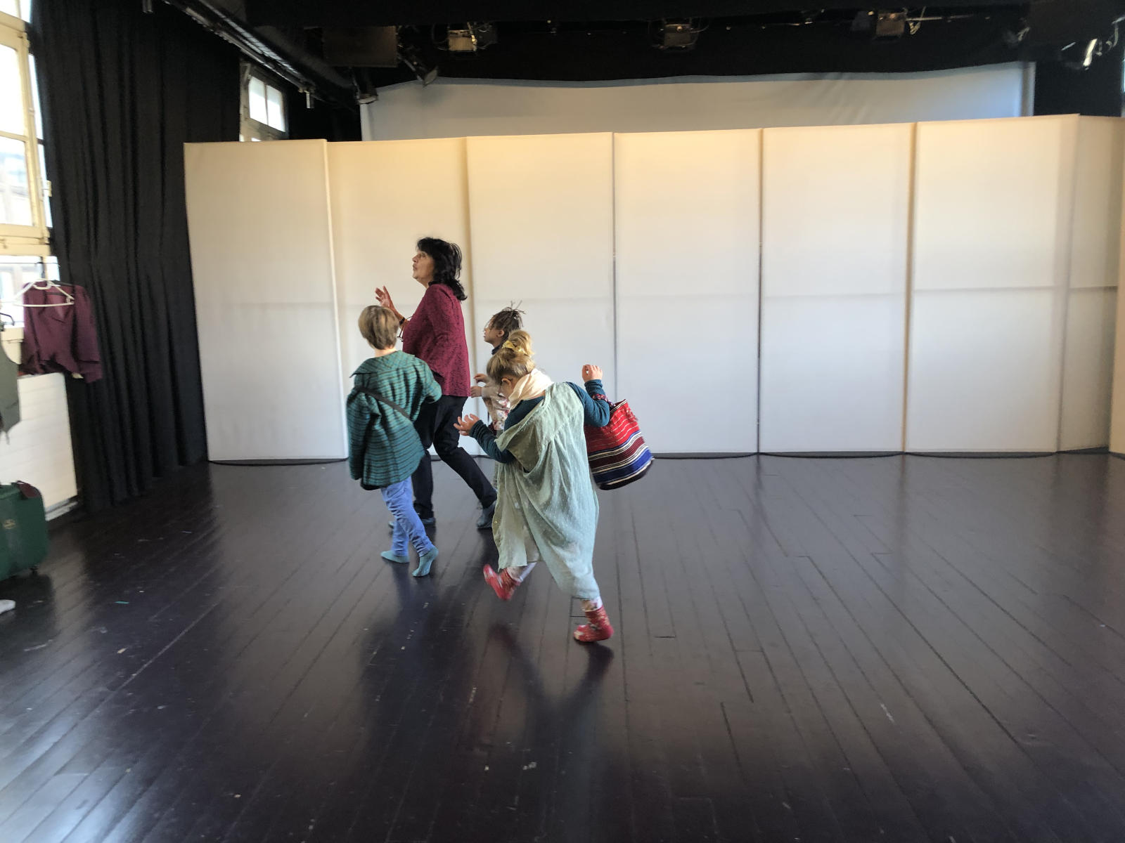 Atelier Théâtre, danse & cirque pour enfants Atelier Théâtre, danse & cirque pour enfants - autrement-aujourd’hui